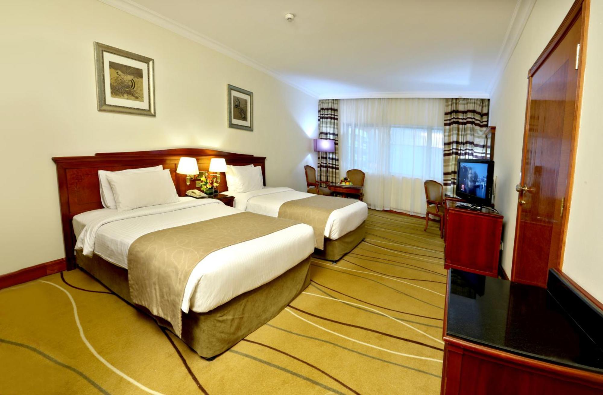 Superior Queen Room F&B