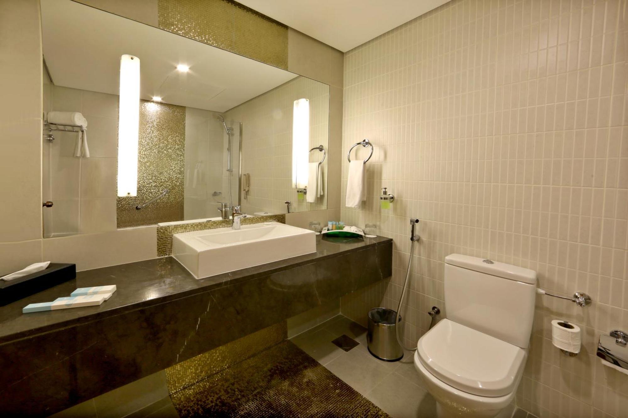 Superior Queen Room F&B