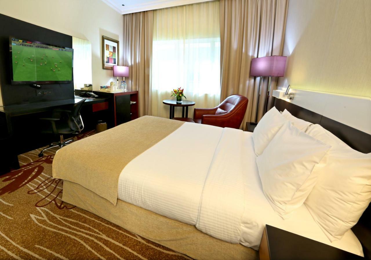 Executive Queen Room F&B